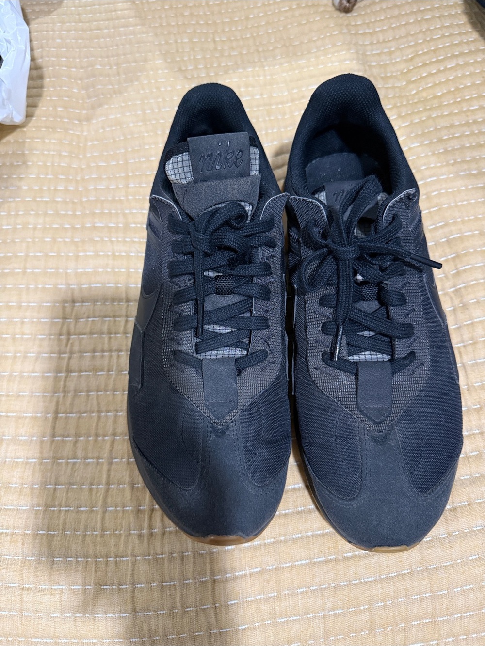 Nike Men’s Black Low-Top Sneakers